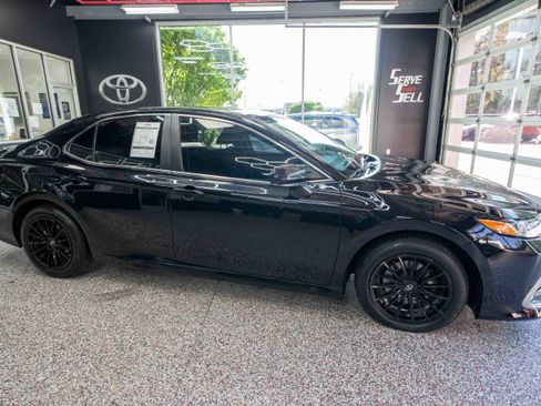 Used 2023 Toyota Camry LE FWD image 5
