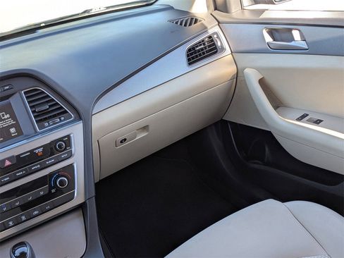 Used 2017 Hyundai Sonata SE w/ Cargo Package image 17