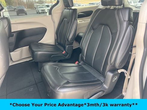 Certified 2023 Chrysler Pacifica Touring-L image 31