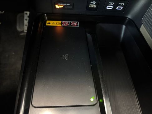 Used 2025 Toyota Camry SE image 27