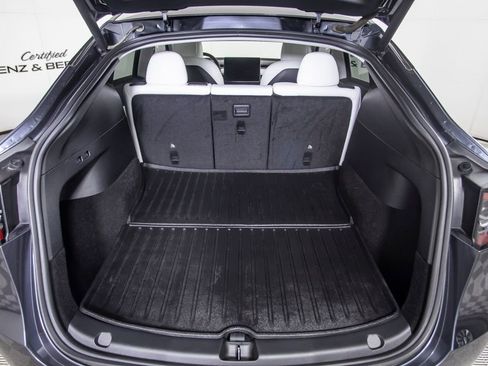 Used 2022 Tesla Model Y Performance image 9