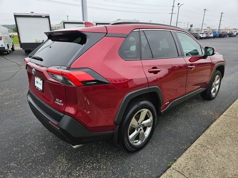 Used 2021 Toyota RAV4 XLE Premium AWD/4WD image 6