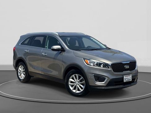 Used 2017 Kia Sorento FWD w/ LX Convenience Package image 1