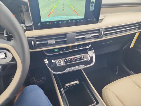 New 2026 Lincoln Corsair Premiere image 33