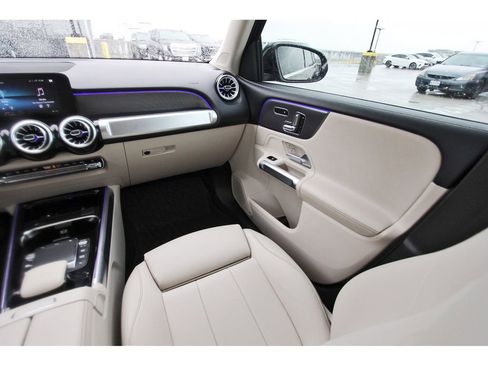 Used 2022 Mercedes-Benz GLB 250 image 10