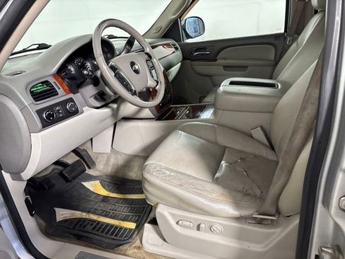 Used 2010 Chevrolet Tahoe LTZ AWD/4WD image 14