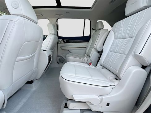 New 2025 Buick Enclave Avenir w/ Super Cruise Package image 17