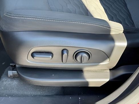 Used 2019 Chevrolet Equinox LT w/ Sun & Navigation Package image 22