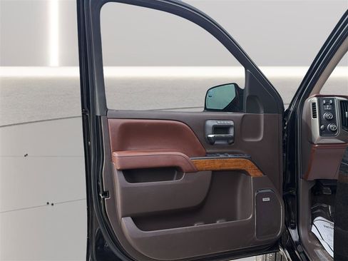 Used 2015 Chevrolet Silverado 1500 High Country w/ High Country Premium Package AWD/4WD image 15