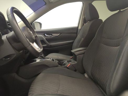 Used 2019 Nissan Rogue SV image 17