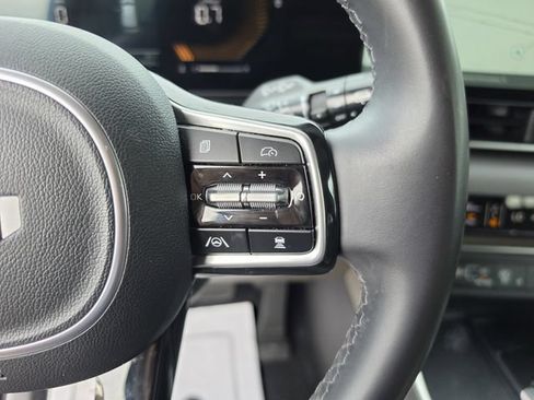 Used 2025 Kia Carnival EX FWD image 43