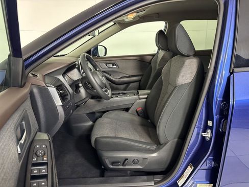 Used 2021 Nissan Rogue SV image 14