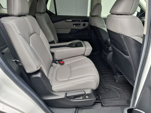 Used 2025 Honda Pilot Touring image 21