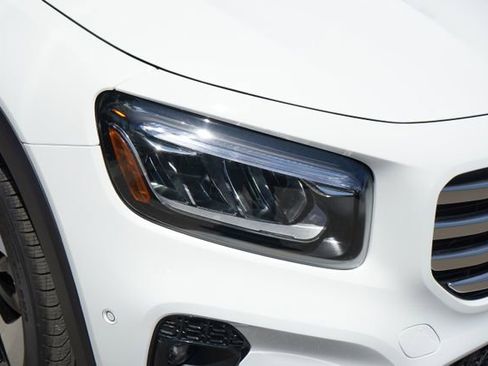 Used 2026 Mercedes-Benz GLB 250 image 11
