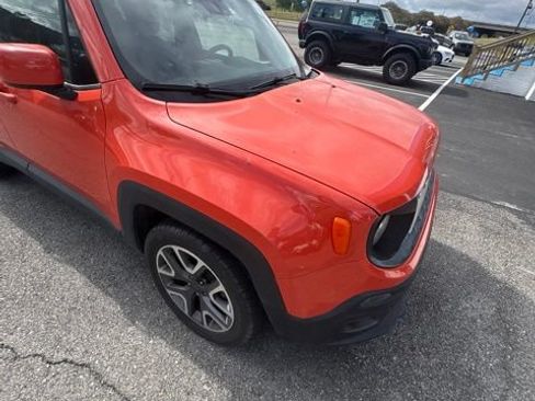 Used 2016 Jeep Renegade Latitude FWD image 12