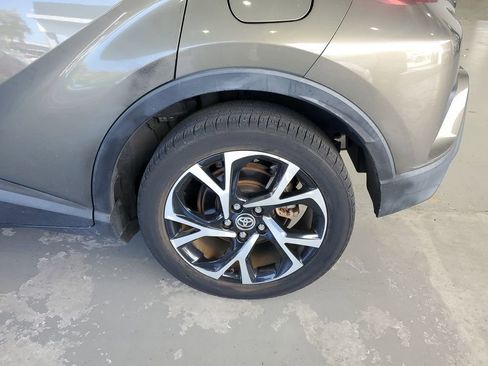 Used 2021 Toyota C-HR XLE image 8
