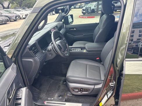 Used 2025 Lexus GX 550 w/ Cold Area Package AWD/4WD image 18