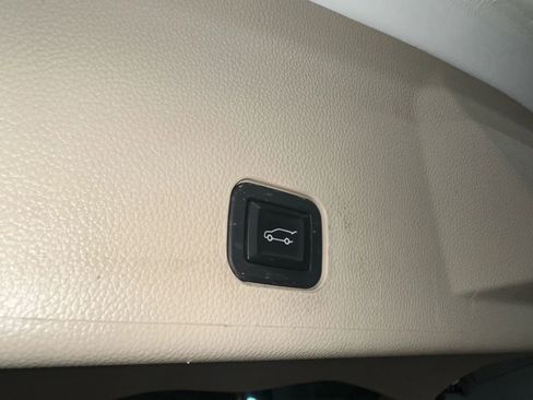 Used 2015 Cadillac SRX Luxury w/ Driver Awareness Package image 34