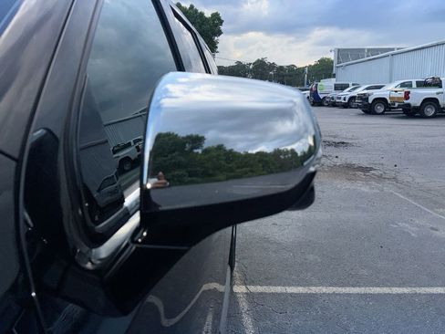 Used 2025 Chevrolet Suburban Premier RWD image 11