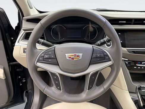Used 2020 Cadillac XT5 Premium Luxury image 12