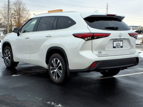 Used 2022 Toyota Highlander XLE image 5
