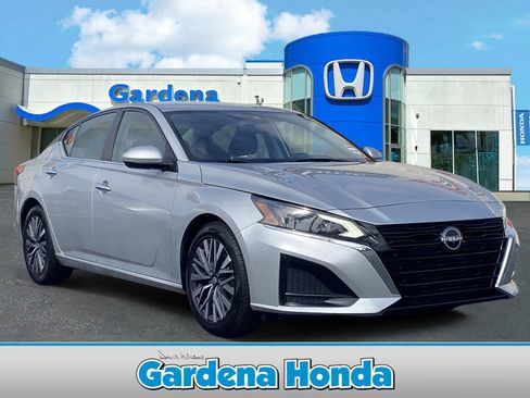 Used 2023 Nissan Altima 2.5 SV image 1