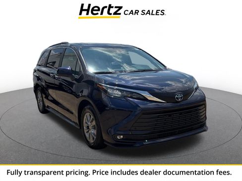 Used 2025 Toyota Sienna XLE FWD image 1