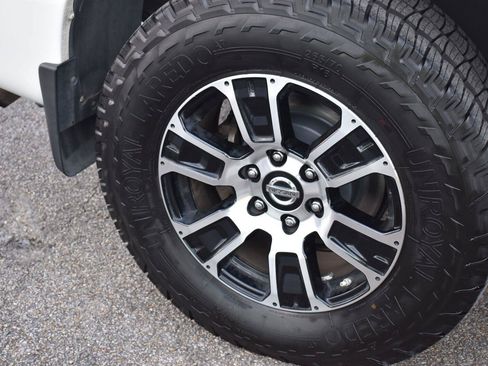 Used 2021 Nissan Titan SV w/ SV Convenience Package AWD/4WD image 16