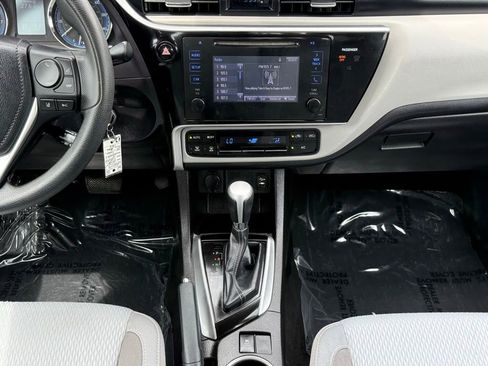 Used 2017 Toyota Corolla LE image 28