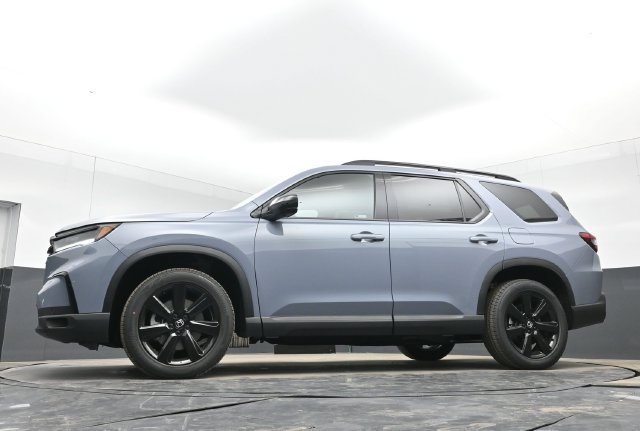 Used 2025 Honda Pilot Black Edition image 48