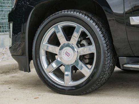 Used 2017 Cadillac Escalade ESV Luxury image 60