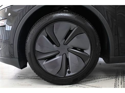 Used 2026 Tesla Model Y Long Range RWD image 23