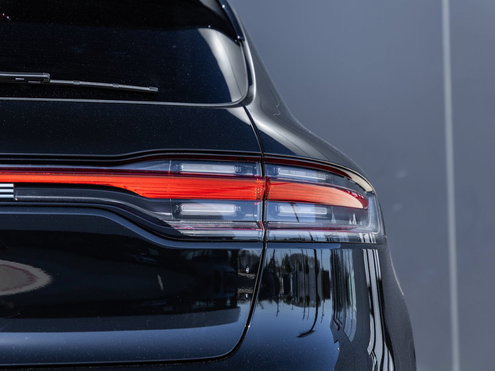 Certified 2026 Porsche Macan AWD/4WD image 14