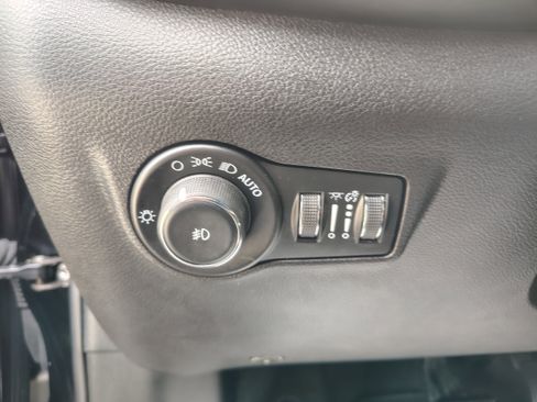 Used 2024 Jeep Compass Limited image 24