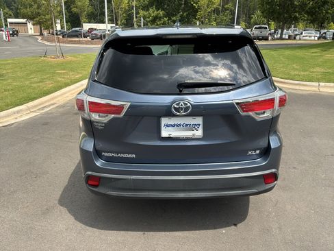 Used 2015 Toyota Highlander XLE FWD image 9