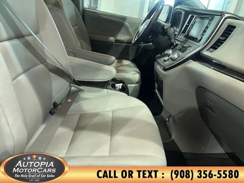 Used 2019 Toyota Sienna XLE image 18