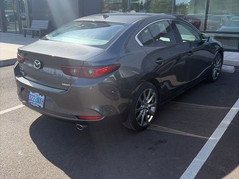 Used 2022 MAZDA MAZDA3 s image 3