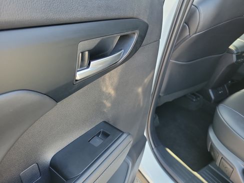 Used 2026 Toyota Highlander XLE AWD/4WD image 13