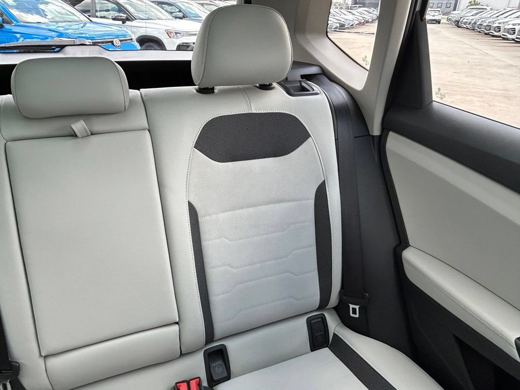 New 2026 Volkswagen Taos SE FWD image 14