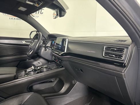 Used 2024 Volkswagen Atlas Cross Sport SEL R-Line image 27