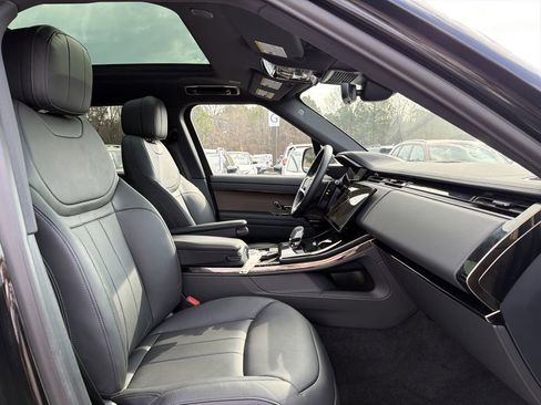 Used 2024 Land Rover Range Rover Sport SE image 12