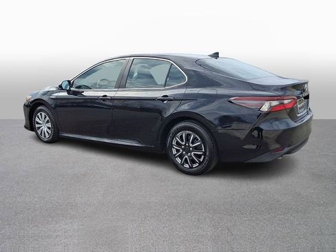 Used 2021 Toyota Camry LE image 6