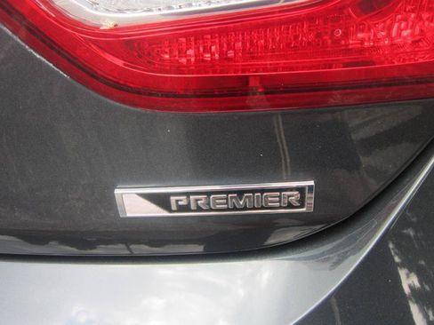 Used 2018 Chevrolet Cruze Premier FWD image 24
