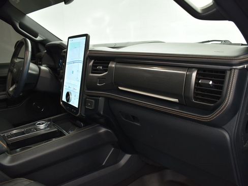 Used 2024 Ford Expedition Platinum image 24