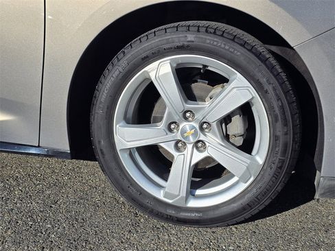 Used 2017 Chevrolet Volt LT w/ Comfort Package image 10