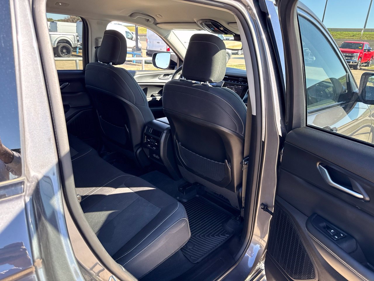 Used 2023 Jeep Grand Cherokee Laredo AWD/4WD image 13