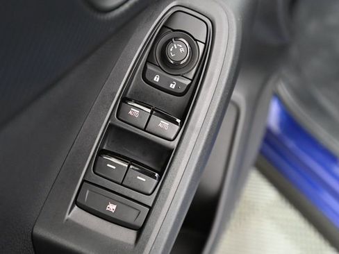 Used 2025 Subaru Crosstrek 2.0i Premium image 18