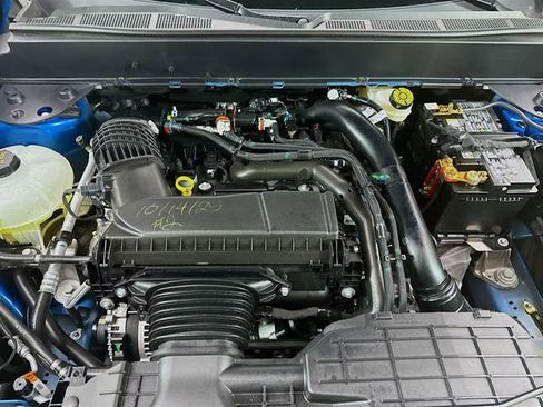 Certified 2025 Ford Maverick Lariat w/ 4K Tow Package AWD/4WD image 31