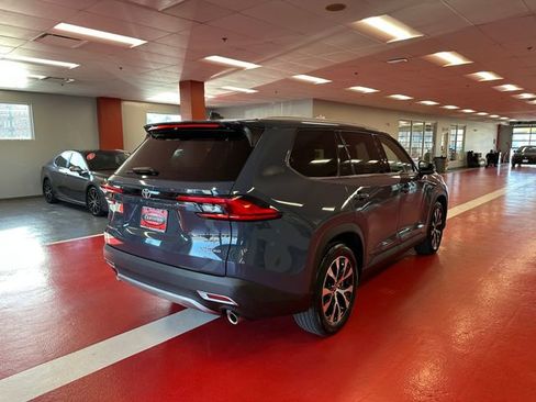 Certified 2024 Toyota Grand Highlander AWD Hybrid image 4