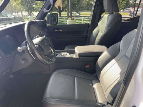Used 2024 Lexus GX 550 w/ Accessory Package (Z1) AWD/4WD image 19